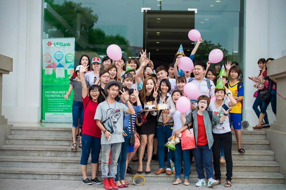 Fan đồng loạt “nhuốm xanh” Facebook mừng sinh nhật Minh Hằng - Ảnh 10